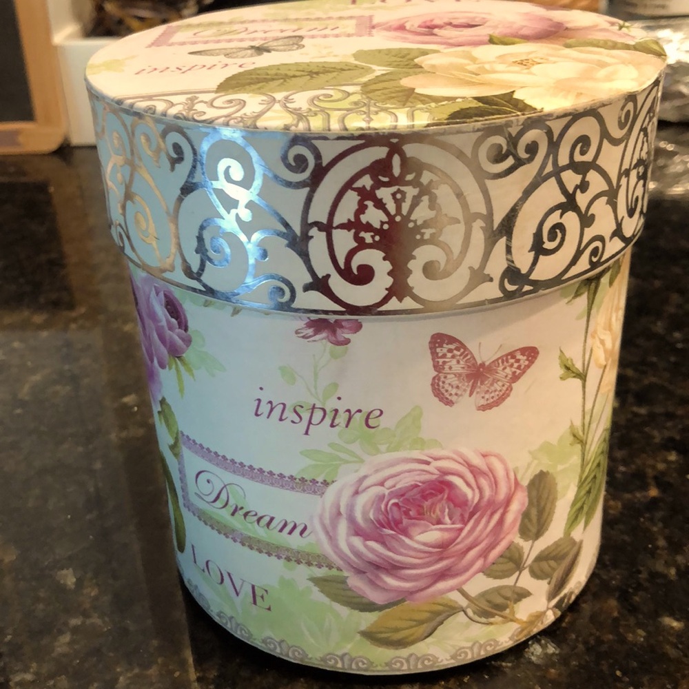 love, dream, inspire container.Size 5.5" wide times 5.5" tall. Any room beauty.